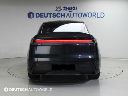 Tesla Model Y — photo 04