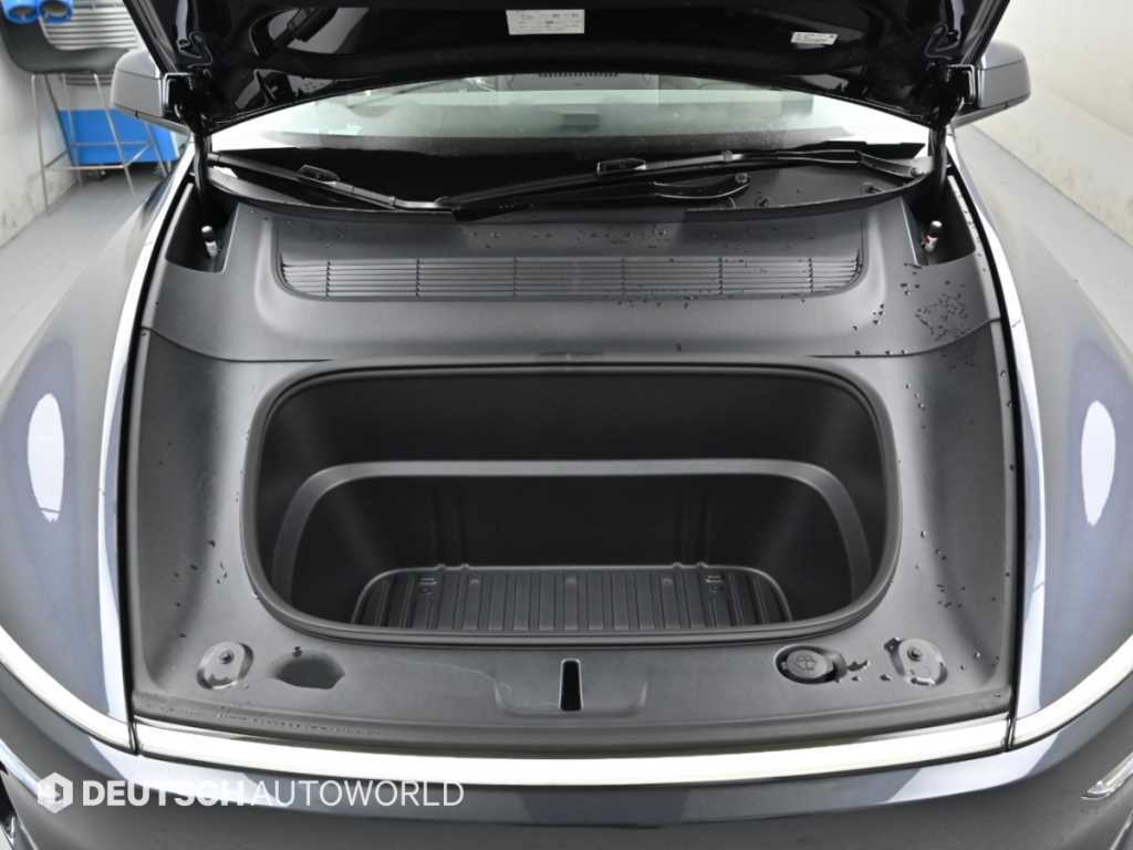 Tesla Model Y — photo 06