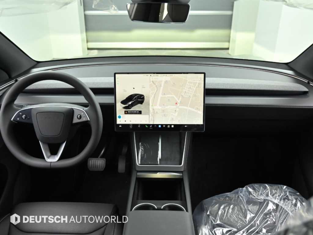 Tesla Model Y — photo 07
