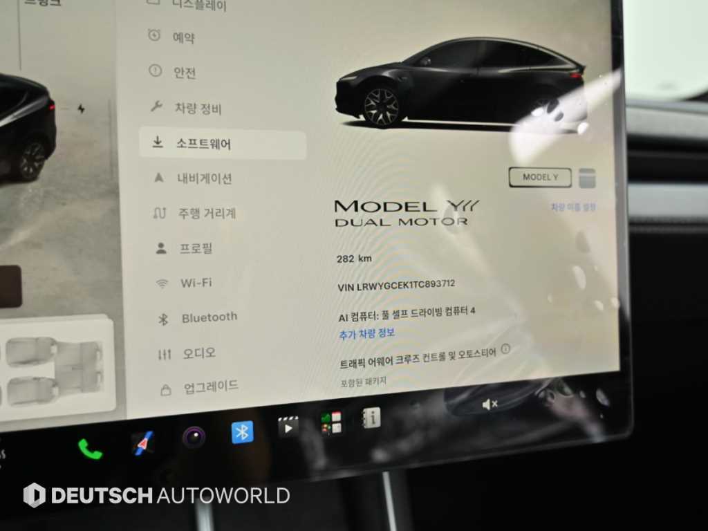 Tesla Model Y — photo 08