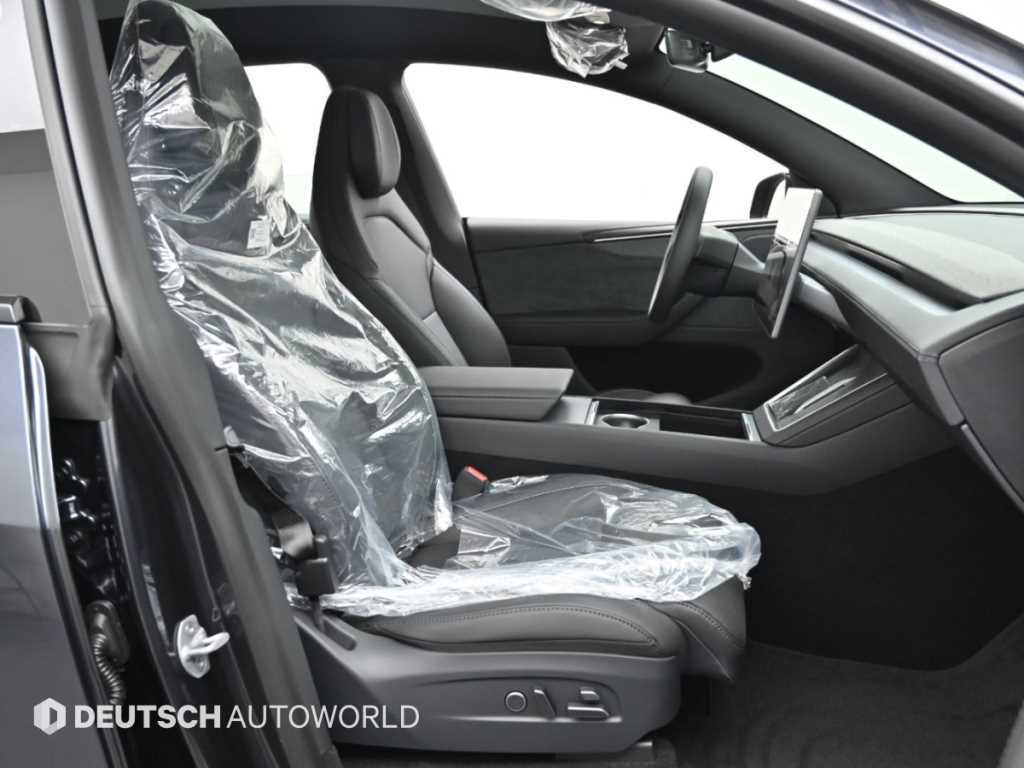 Tesla Model Y — photo 10