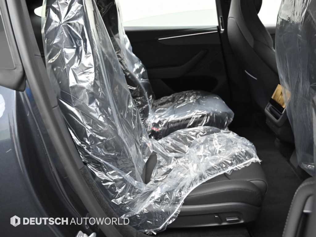 Tesla Model Y — photo 12