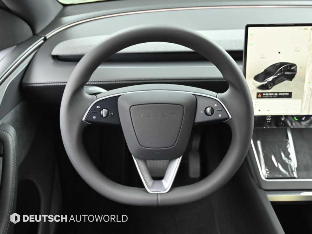 Tesla Model Y — photo 13