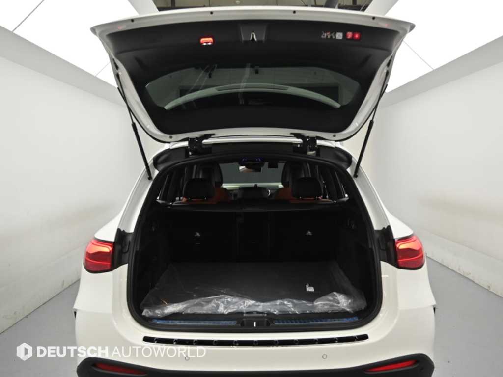 Mercedes-Benz GLC-Class — photo 19