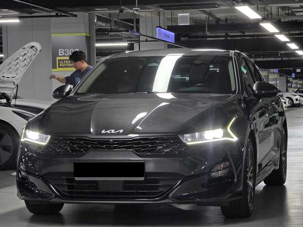 Kia K5 — photo 01