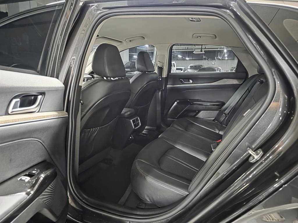 Kia K5 — photo 08
