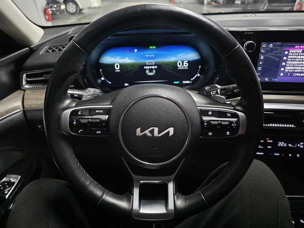 Kia K5 — photo 09