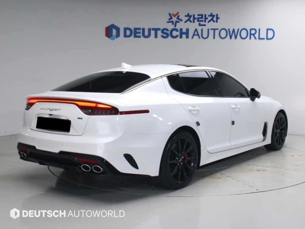 Kia Stinger — photo 02