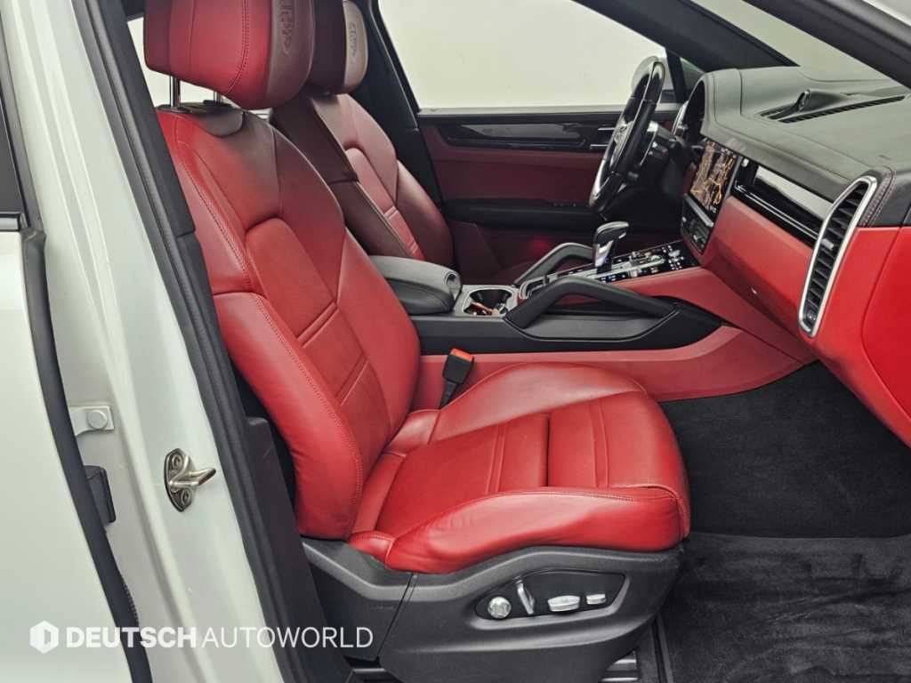 Porsche Cayenne — photo 10
