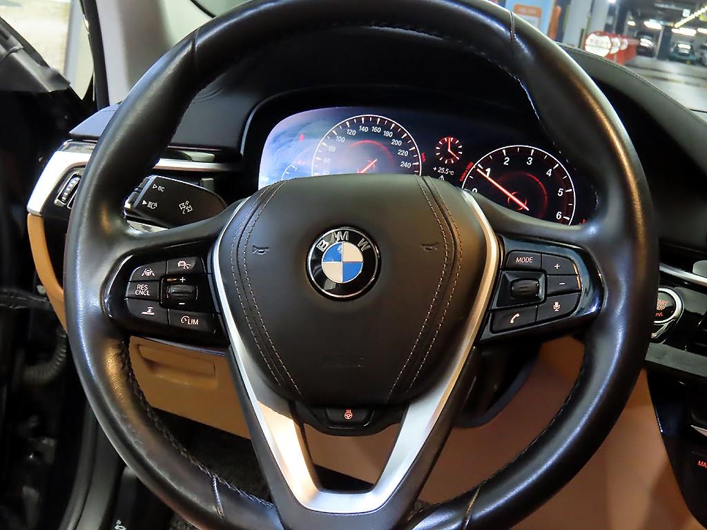 BMW 5-Series — photo 08