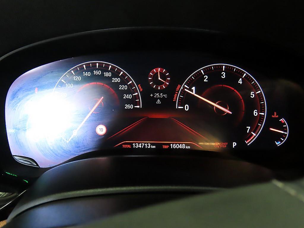 BMW 5-Series — photo 09