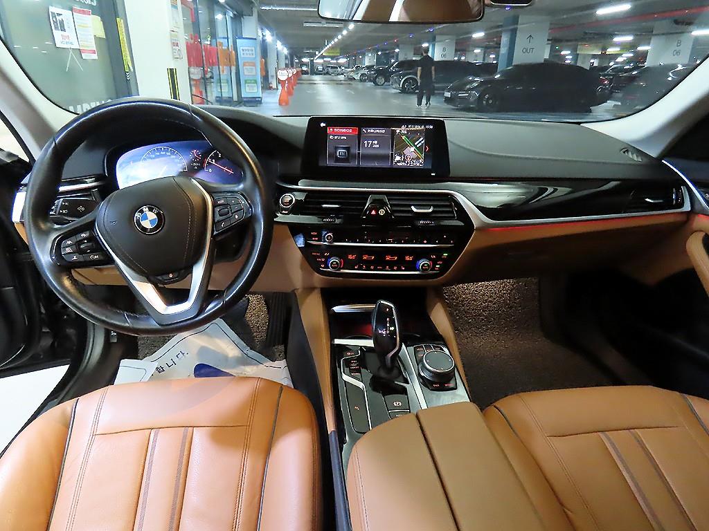 BMW 5-Series — photo 10