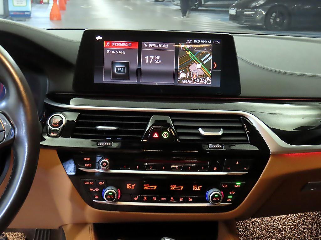 BMW 5-Series — photo 11