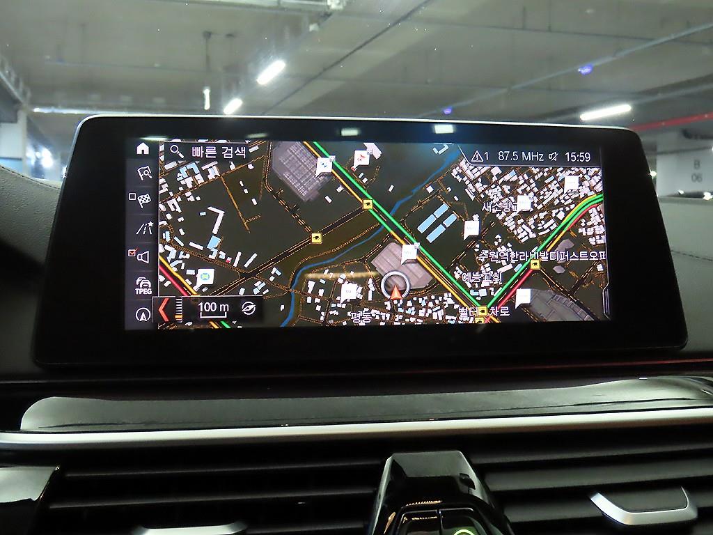 BMW 5-Series — photo 13
