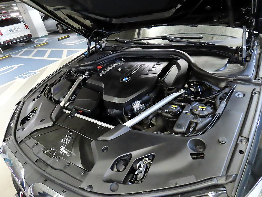 BMW 5-Series — photo 19
