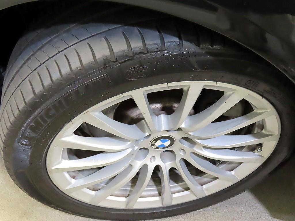 BMW 5-Series — photo 20