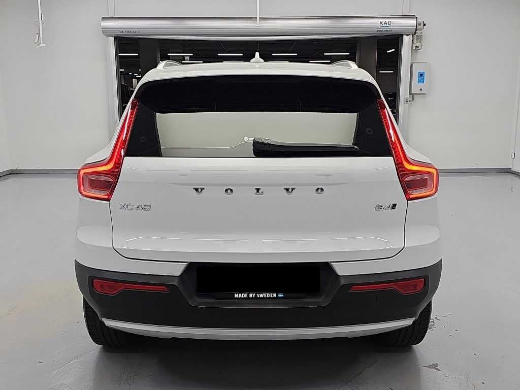 Volvo XC40 — photo 03
