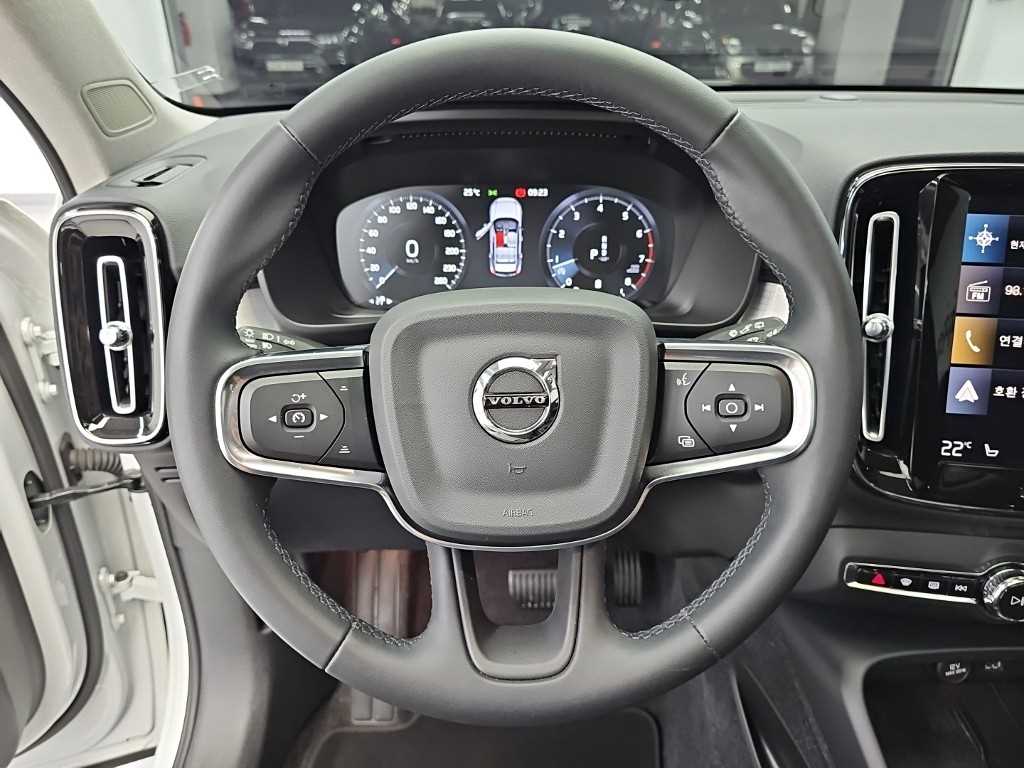 Volvo XC40 — photo 09