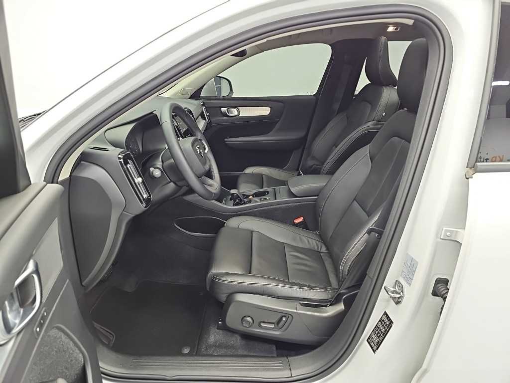 Volvo XC40 — photo 11