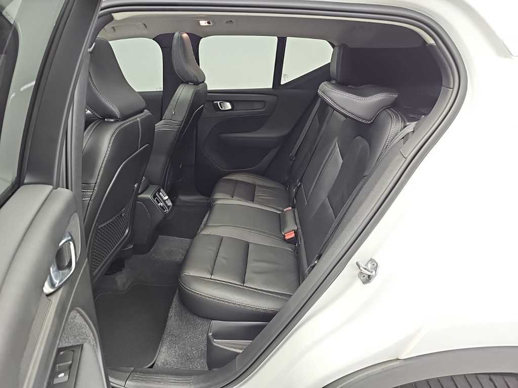Volvo XC40 — photo 12