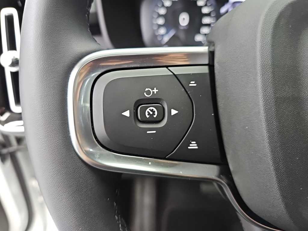 Volvo XC40 — photo 17