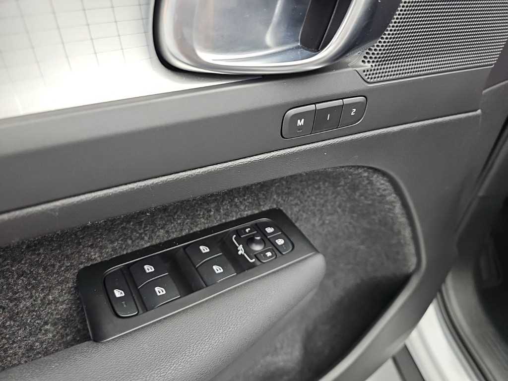 Volvo XC40 — photo 19