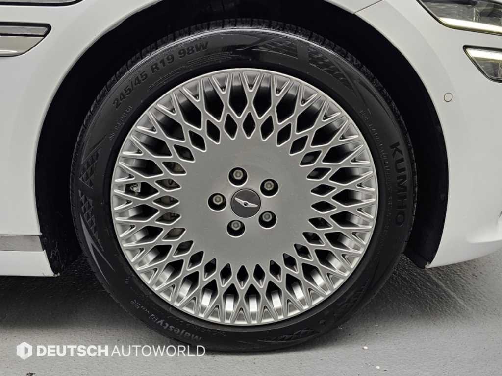 Genesis G80 — photo 05