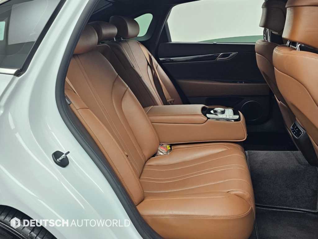Genesis G80 — photo 12