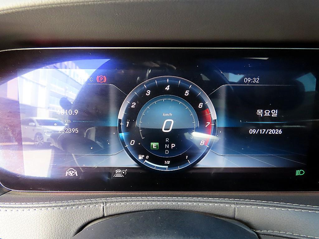 Mercedes-Benz S-Class — photo 09