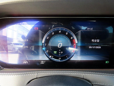 Mercedes-Benz S-Class — photo 09