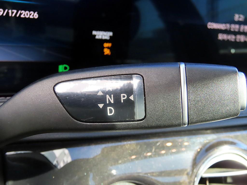 Mercedes-Benz S-Class — photo 11