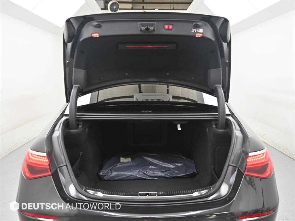 Mercedes-Benz S-Class — photo 19