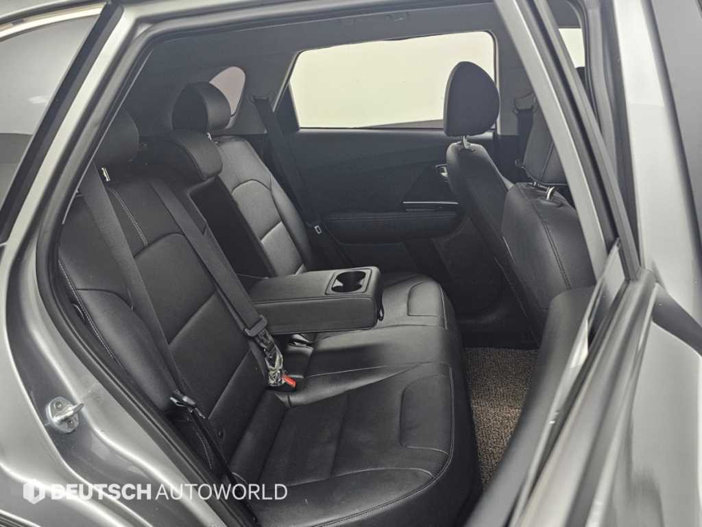 Kia Niro — photo 12