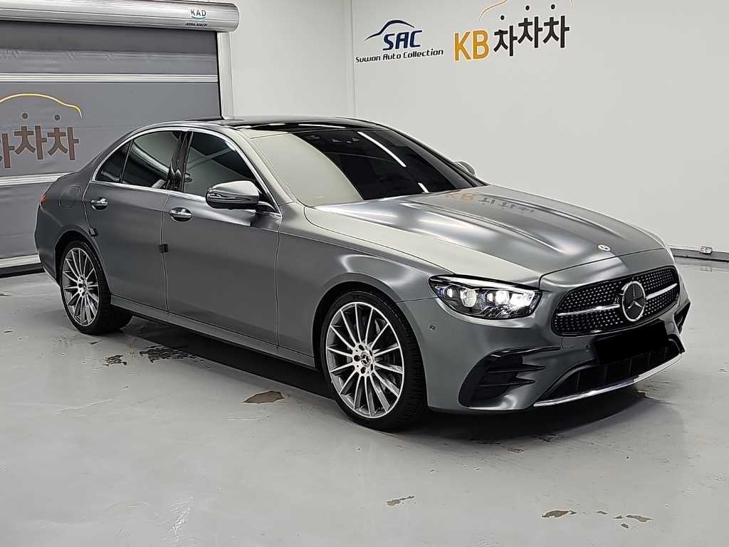 Mercedes-Benz E-Class — photo 04