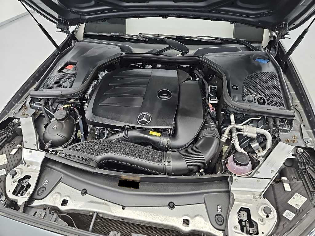 Mercedes-Benz E-Class — photo 05