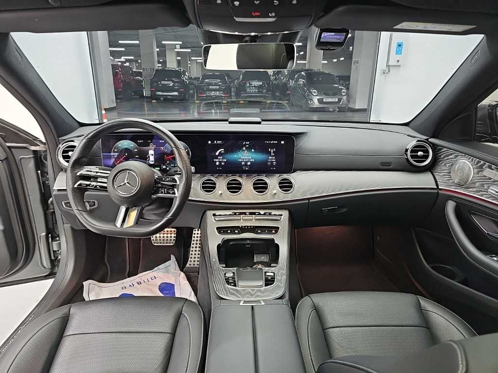 Mercedes-Benz E-Class — photo 07