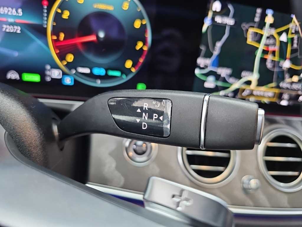 Mercedes-Benz E-Class — photo 08