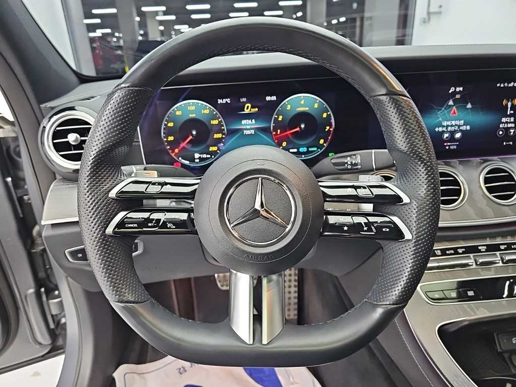 Mercedes-Benz E-Class — photo 09