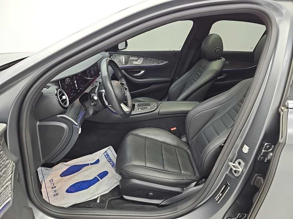 Mercedes-Benz E-Class — photo 11