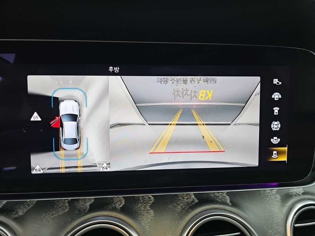 Mercedes-Benz E-Class — photo 16