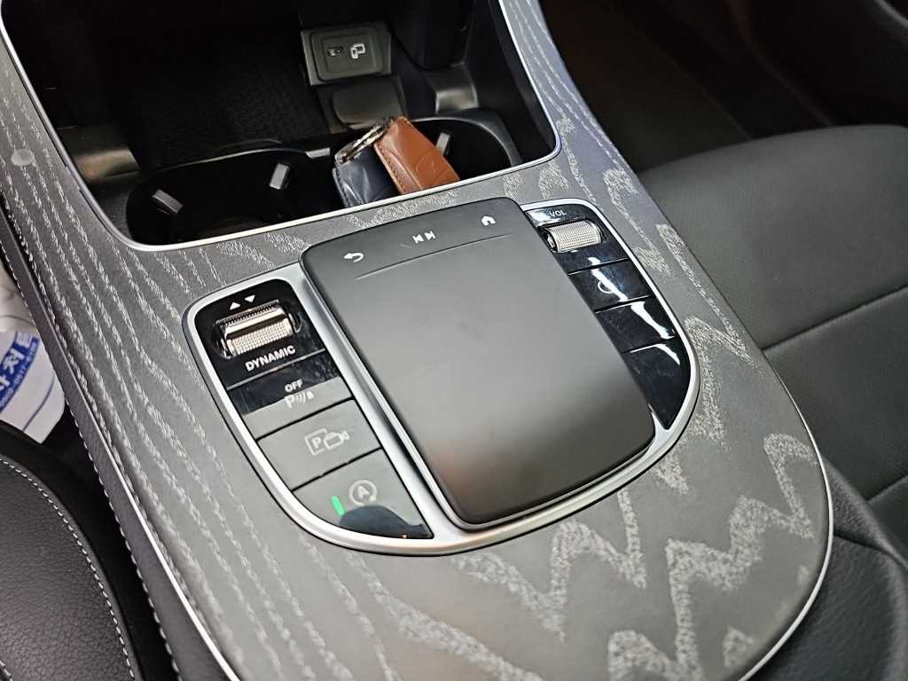 Mercedes-Benz E-Class — photo 17