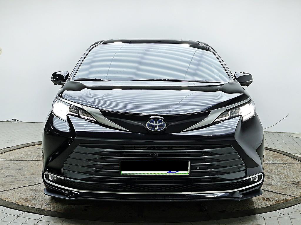 Toyota Sienna — photo 01