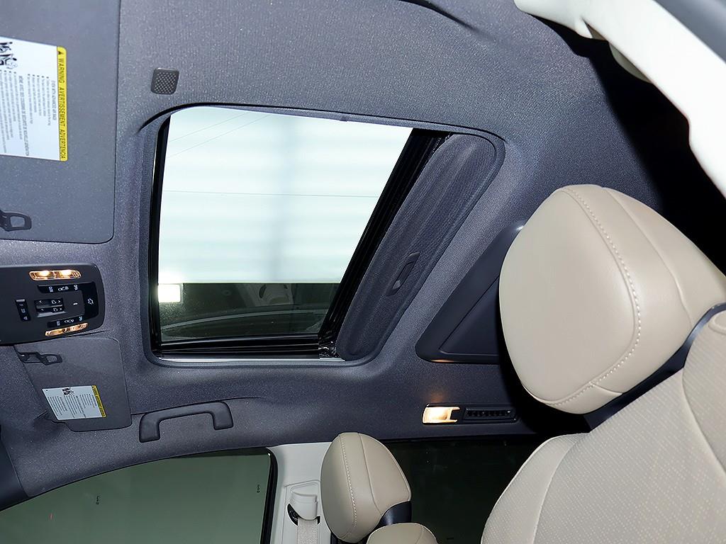 Toyota Sienna — photo 16