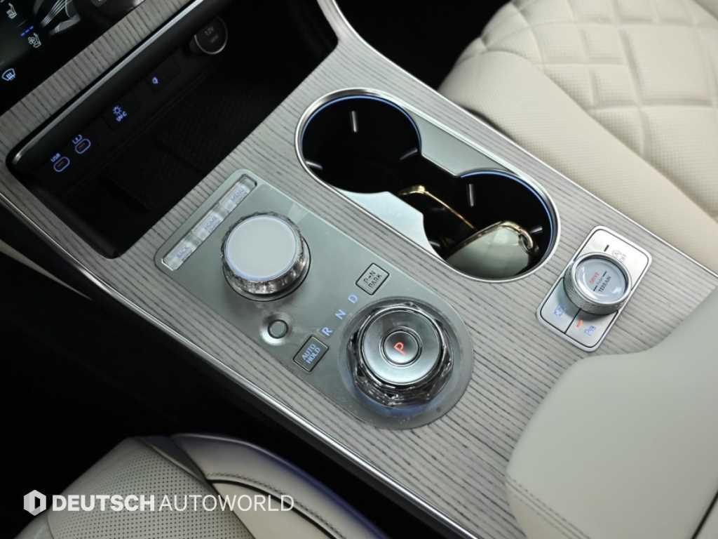 Genesis GV80 — photo 18