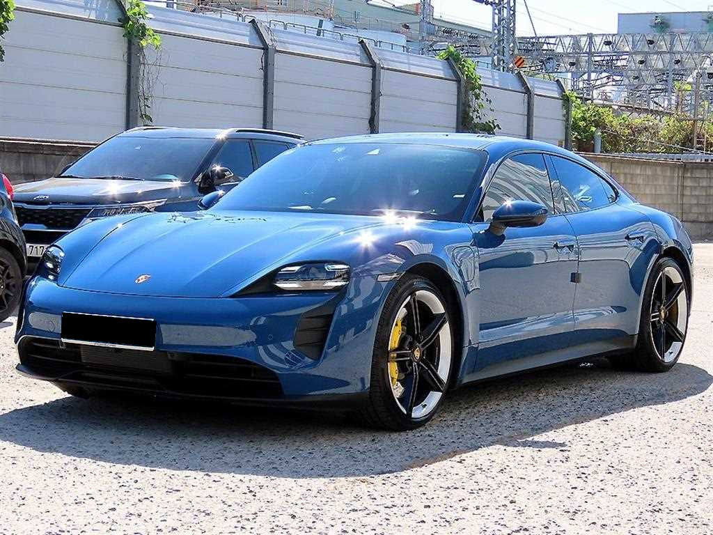 Porsche Taycan — photo 02