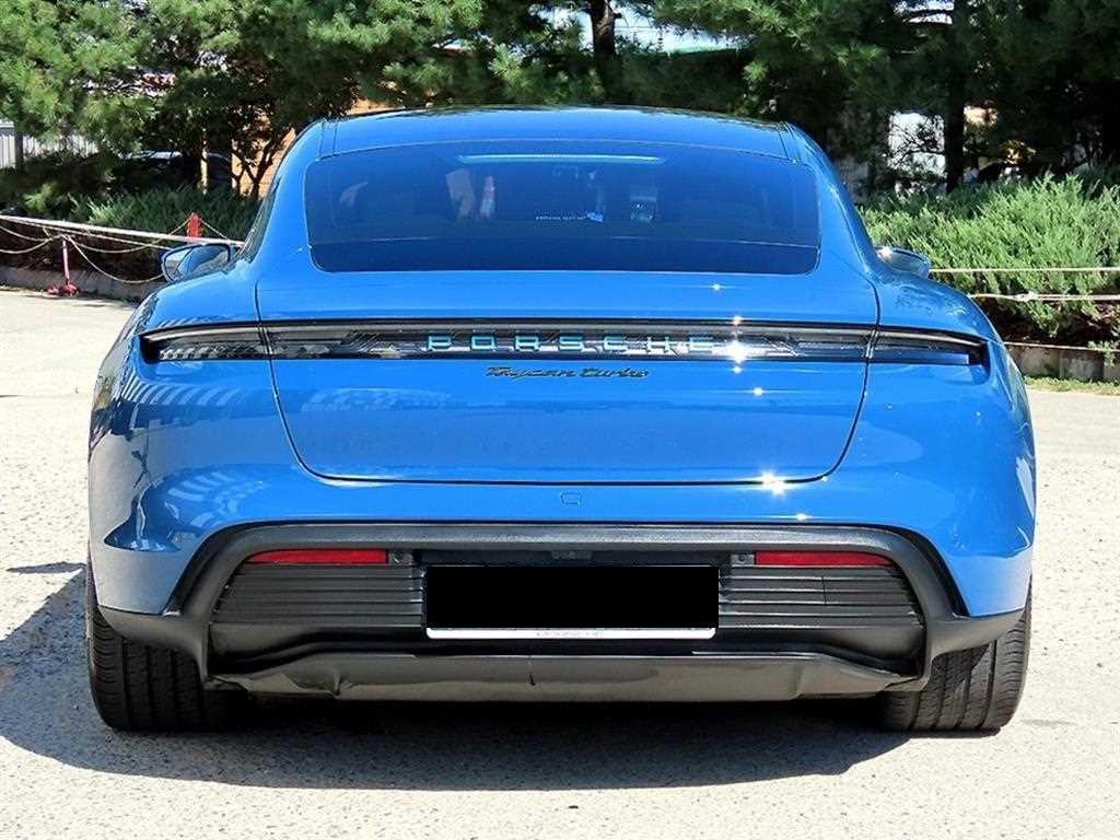 Porsche Taycan — photo 04