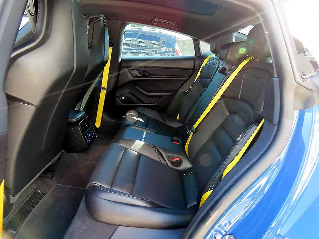 Porsche Taycan — photo 06