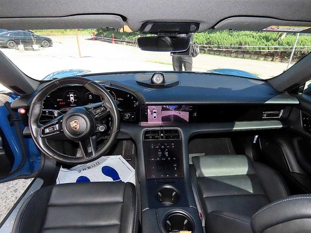 Porsche Taycan — photo 07