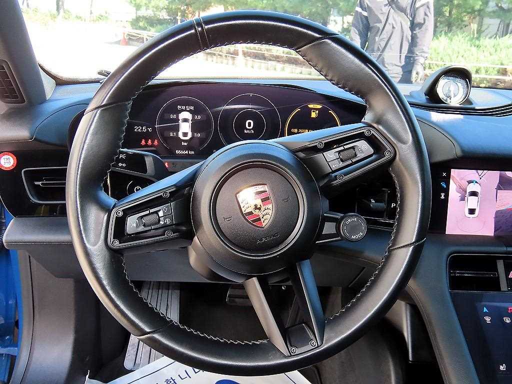 Porsche Taycan — photo 08