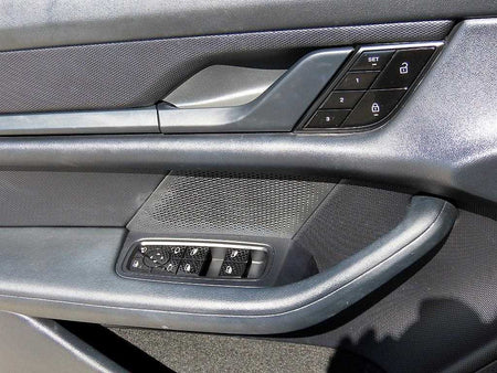 Porsche Taycan — photo 11
